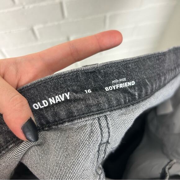 NWT Old Navy Washed Grey Black Mid Rise Boyfriend Jeans Size 16 - Picture 2 of 9